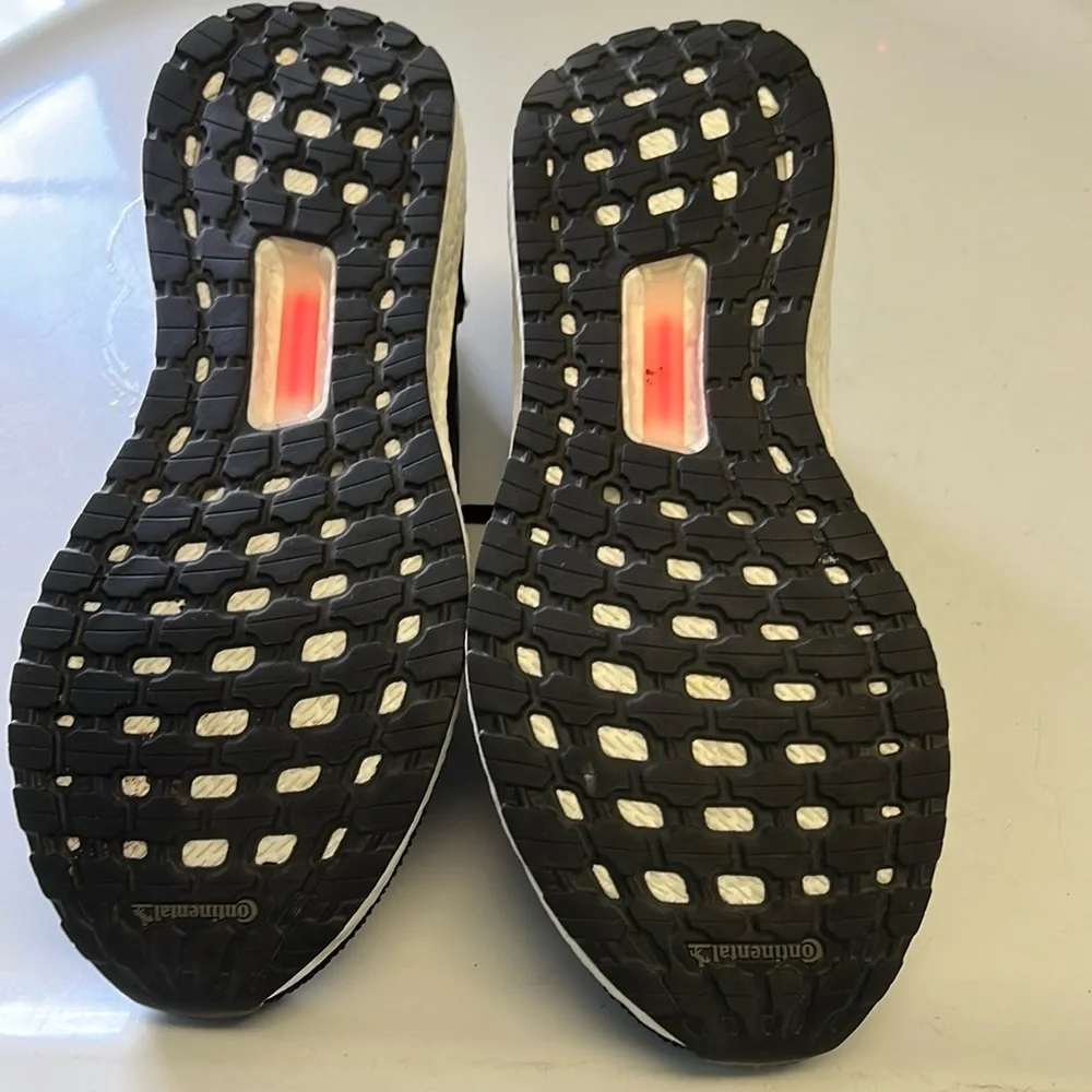 Adidas Men’s Athletic Shoes with Breathable Mesh Beautiful Condition Size 10